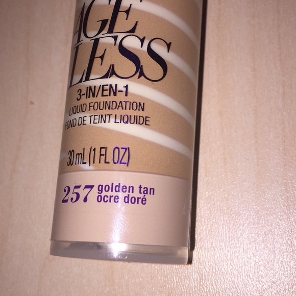COVERGIRL+OLAY Simply Ageless NWOT - Picture 2 of 3